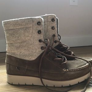 women’s sperry boots